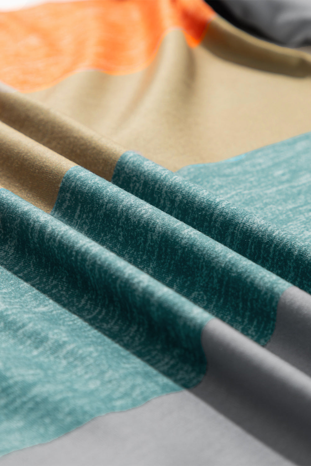 Green Plus Size Colorblock Pullover Top